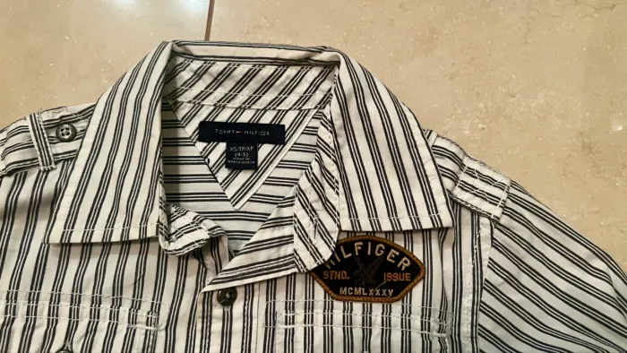 Linda camisa infantil Thommy Hilfiger tamanho 4/5