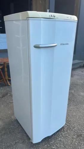Geladeira Electrolux de uma porta