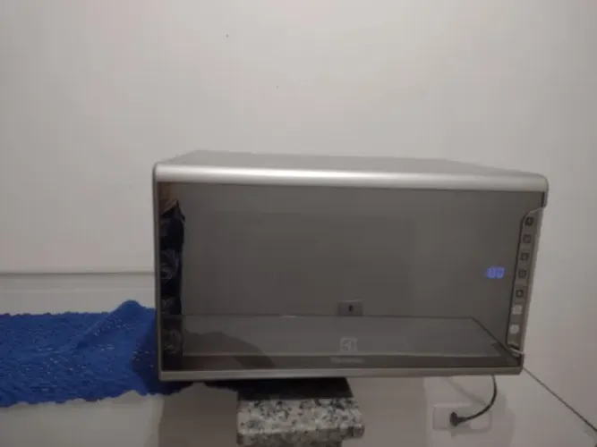 Microondas electrolux 31l inox 127v espelhado 1600w e função tira odor