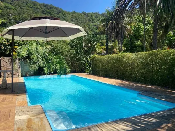 Casa à venda no Guaiúba no Guarujá, SP | QVista Inteligência Imobiliária Guarujá.