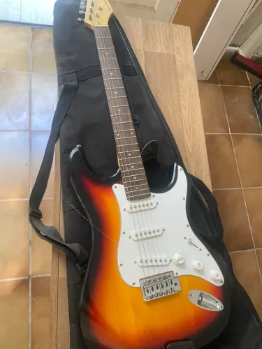 Guitarra Giannini Stratocaster