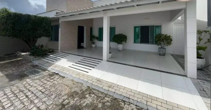 Vendo casa de 3/4 sendo uma suíte e closet com piscina no sim