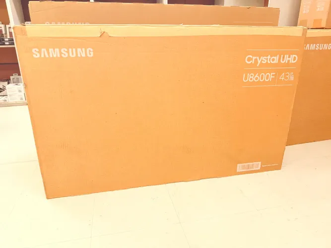TV SAMSUNG CRYSTAL UHD 4K 43? *LACRADA*