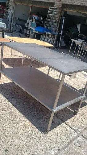 Mesa inox com rodinhas usada