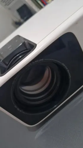 Projetor Intelbras PFL5210 Full HD - Cinema em Casa (Espelhamento Wi-Fi e HDMI)