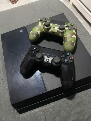 VENDO PLAYSTATION 4 FAT 500 GB