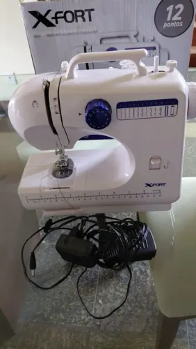 Máquina de costura Xfort 12 pontos
