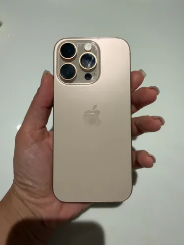 iphone 16 pro quase novo!