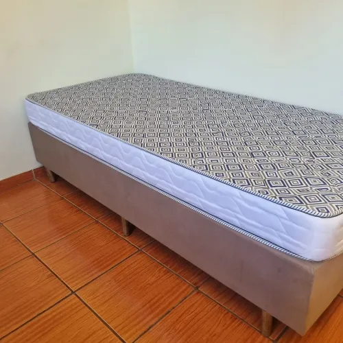 Cama box com colchão espuma D33 4 meses de uso
