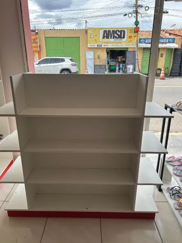 MÓVEL ILHA EM MDF PARA LOJA EXPOSIÇÃO 