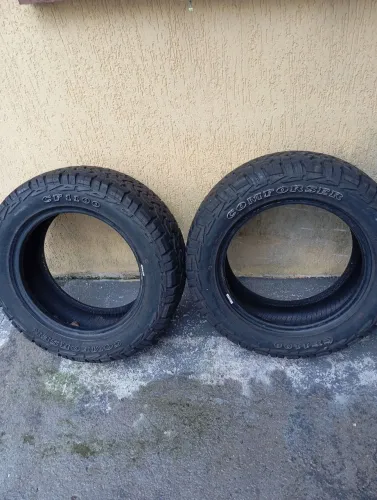 2 Peneus semi- novos, medidas 205/60 R 15.