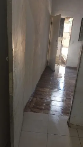 Casa recém feita e está alugada em viela !!