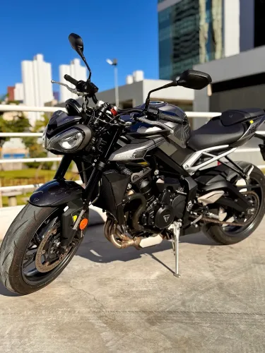 TRIUMPH STREET TRIPLE 765 R 2024 - Apenas 4.300km - Único dono (particular)