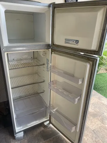 Vendo duas geladeiras