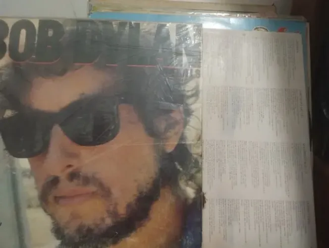 LP DISCO DE VINIL BOB DYLAN ,INFIDELS,1983,VINIL SEM ARRANHÕES ,COM ENCARTE ,CAPA C DESGAS
