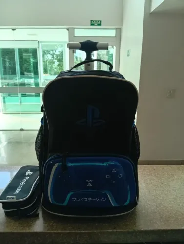 Mochila Playstation Original. Bem conservada. Único detalhe na 2 Foto.