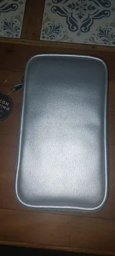 Estojo com pincéis de maquiagem. Novo