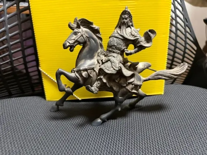 estatua guan gong em bronze