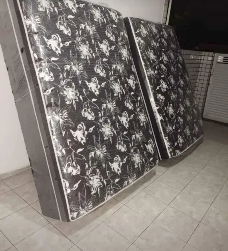 promoção cama box casal molas ensacadas nova + cabiceira + puff baú 699,99 entrega grátis