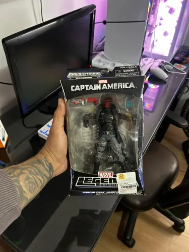 marvel legend caveira vermelha