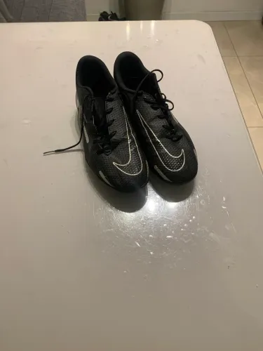 Chuteira de campo Nike Phantom tamanho 39