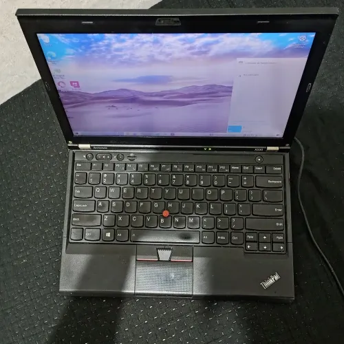 Notebook Lenovo (Com defeito)