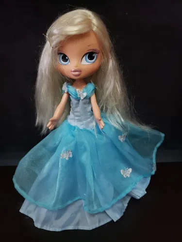 Boneca antiga Bratz ela tem 36 cm