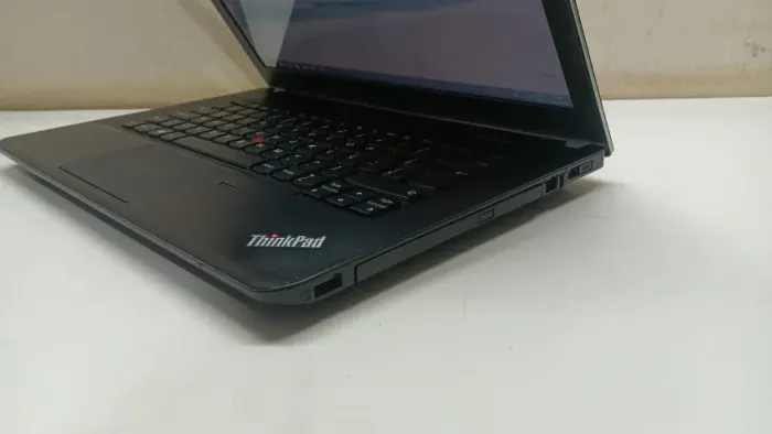 Notebook Lenovo Core i3-3110M / 6GB Memória DDR3 / SSD120GB / Tela 14"