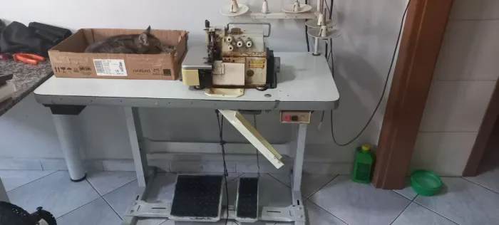 Maquina de costura interlock industrial toda revisada troca de óleo, perfeita p uso