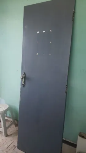Porta madeira com fechadura 71x2.10