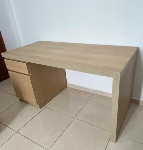 Mesa de escritório Ikea 140 cm x 65 cm x 75 cm