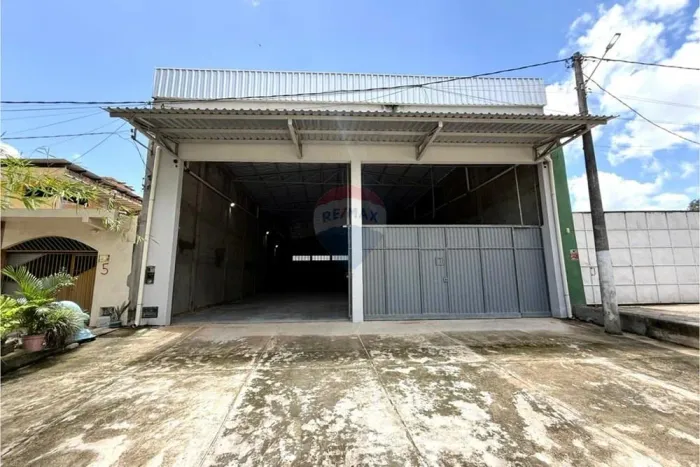 Galpão Comercial Novo: 700m² e 7m de "pé direito" no Distrito Industrial