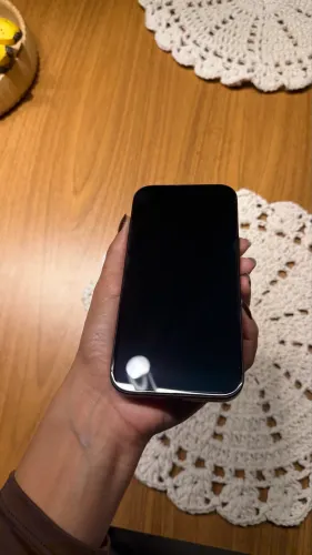 Vendo iPhone 15 128 gb! Peça super conservada 1 ano de uso 