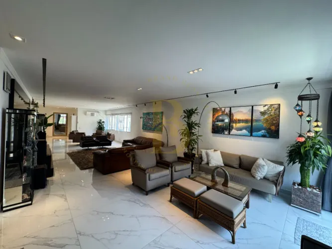 Apartamento com 300 m², 3 quartos sendo 1 suíte à venda no bairro Bela Vista.