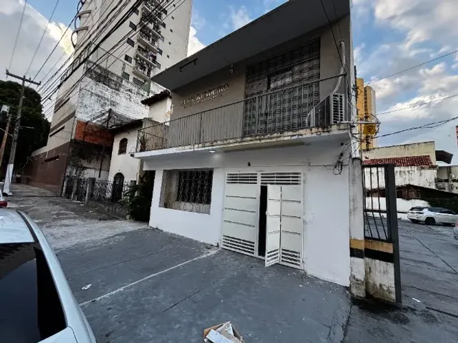 Aluguel de Casarão para Residência ou Empresa.