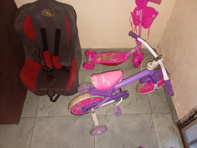 Cadeira de carro, patinete, bicicleta infantil