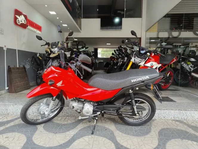 Honda/Pop110i, 2023/2023, troco por moto.