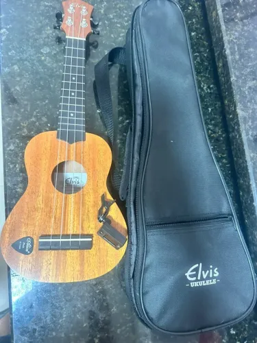 Ukulele ELVIS U100S Soprano Mogno + Capa, Afinador e Palheta