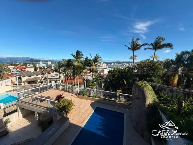 Casa à Venda em Itaguaçu, Floripa - Vista Mar e Piscina