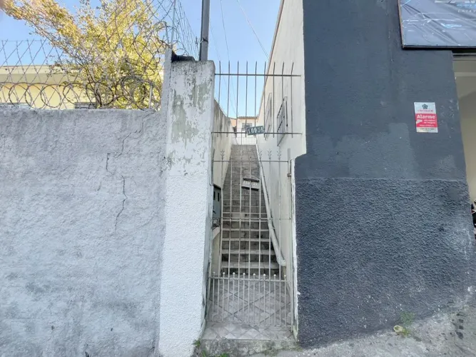 Excelente oportunidade, casa para alugar na Vila Zat com 60m², ótima varanda!