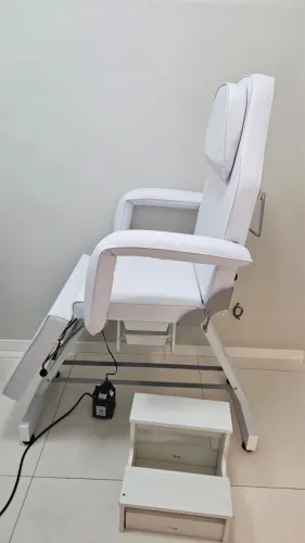 Kit Maca Poltrona Fixa Estética Salus Brasil Reforçada (200 kg) + Escadinha 2 Degraus