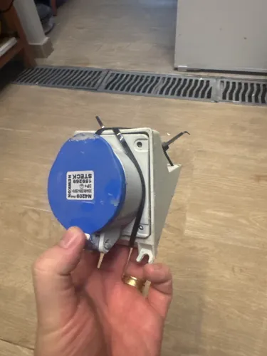 Tomada Industrial 3p+t 32a 9h 200/250v N4209 Steck