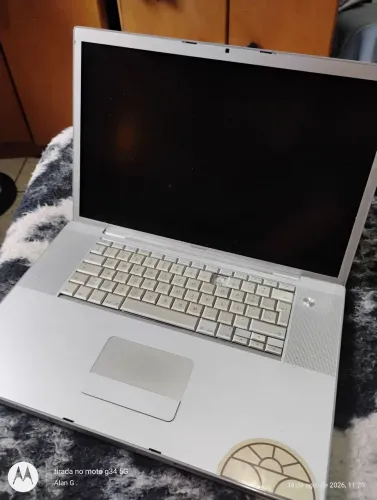 MacBook Apple core 2 duo ( para peças ) inteiro faltando somente bateria / sem fonte !