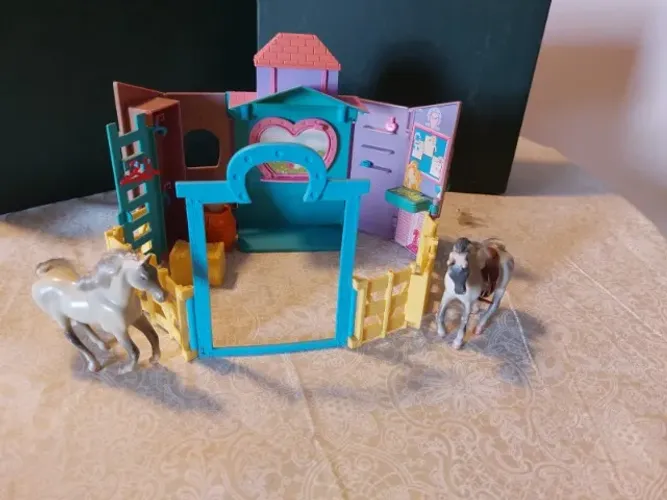 Rancho Polly Pocket Mattel 2004 - Estábulo com Acessórios