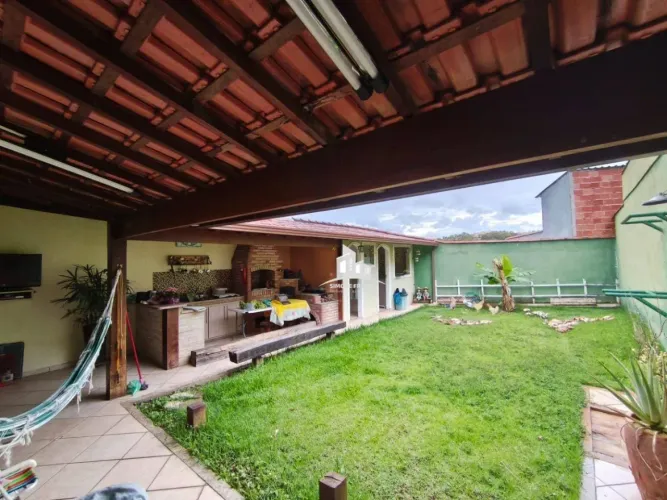 VENDE-SE CASA NO BAIRRO VILA RICA EM VOLTA REDONDA/RJ
