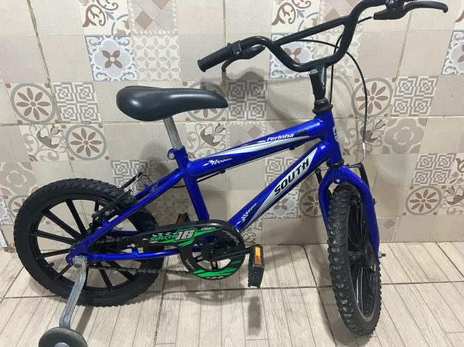 Vendo bicicleta semi nova , usada poucas vezes