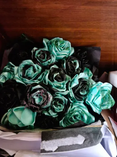 Busque de rosas de cetim
