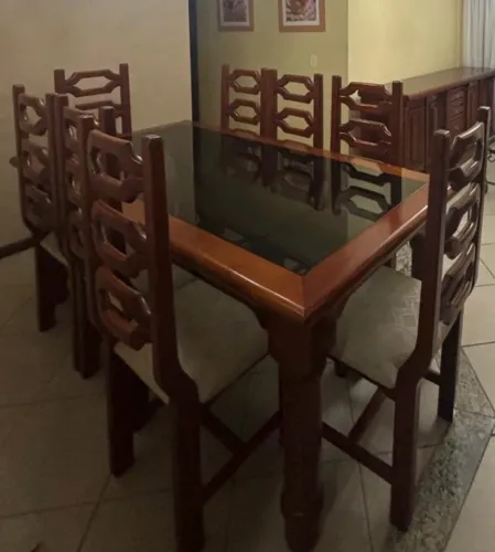 Mesa Madeira Maciça com cadeiras
