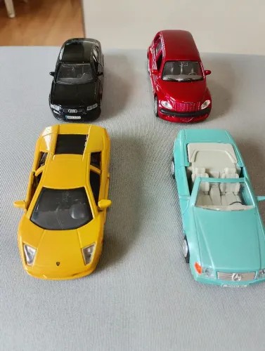 LOTE 4 CARRINHOS MAISTO 12CM METAL FUNDIDO PRESENTE DIA DAS CRIANÇAS SÃO PAULO