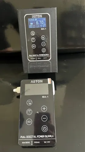 Fonte para maquina de tatuagem Aston